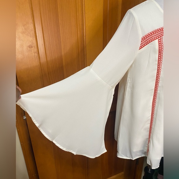 NWT Embroidered White and Red Bell Sleeve Top - Picture 4 of 6
